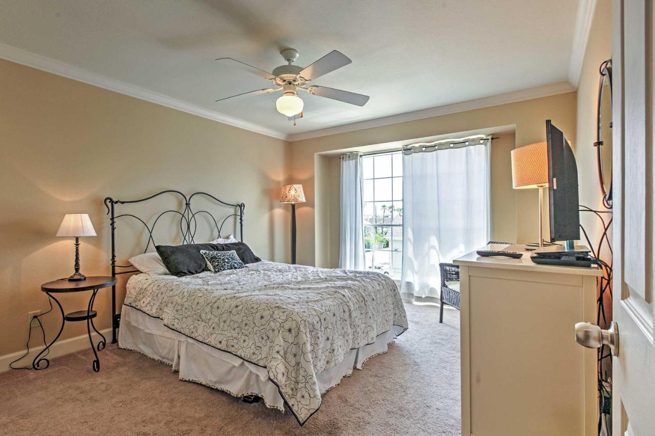 Colorful Galveston Retreat Steps From Beach And Pool ภายนอก รูปภาพ